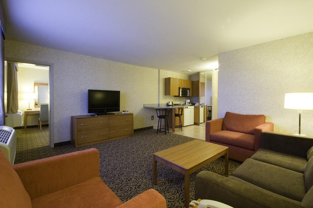 Quality Inn & Suites Winnipeg Exterior photo