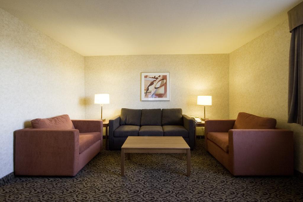 Quality Inn & Suites Winnipeg Exterior photo