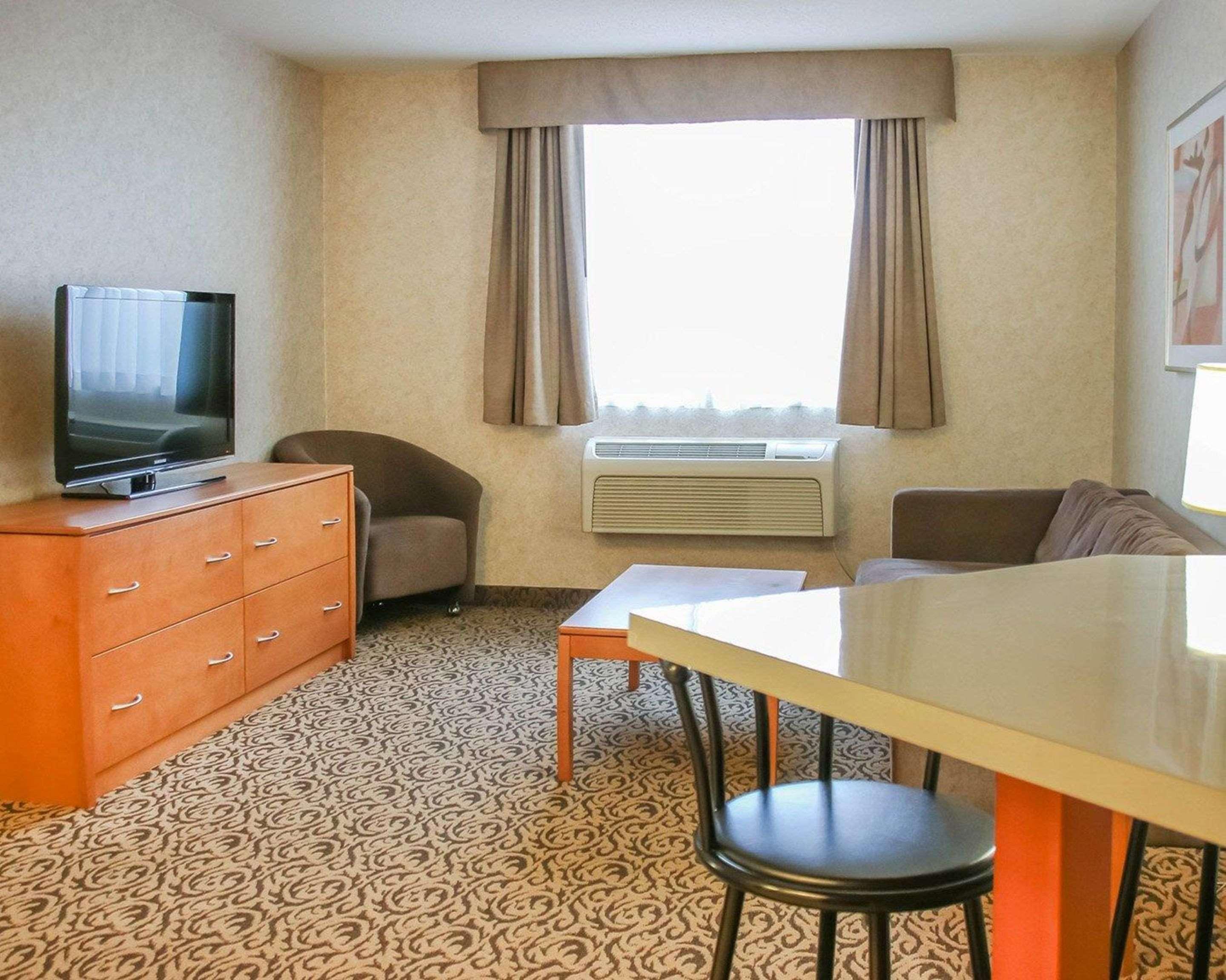 Quality Inn & Suites Winnipeg Exterior photo