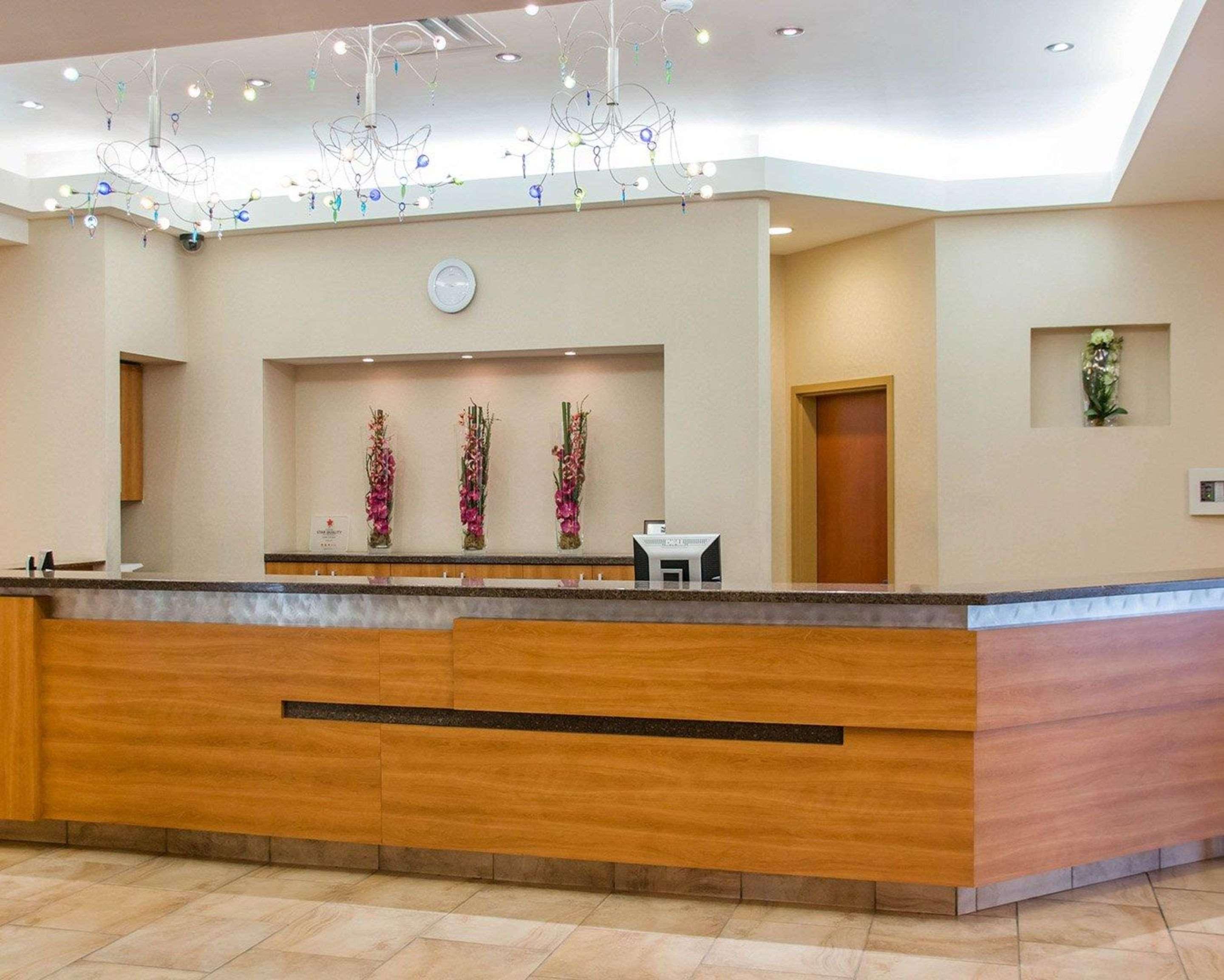 Quality Inn & Suites Winnipeg Exterior photo