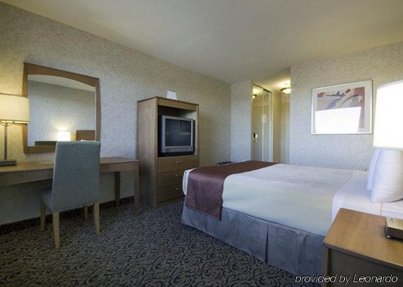 Quality Inn & Suites Winnipeg Room photo