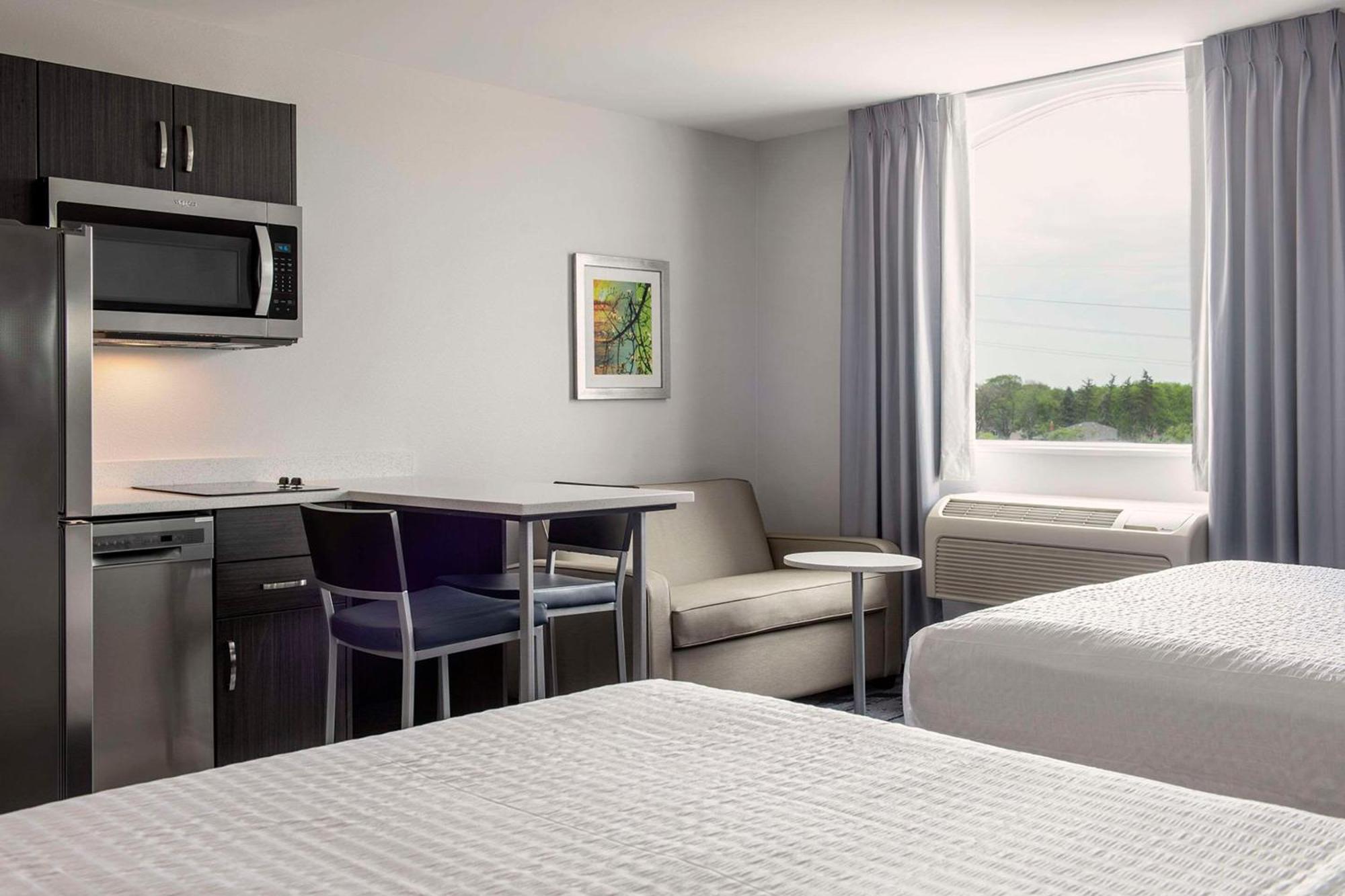 Quality Inn & Suites Winnipeg Exterior photo